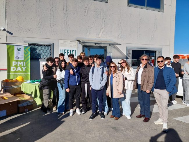 PMI DAY 2025: gli studenti dell’ITI Cannizzaro in visita all’Industria Plastica La Scala
