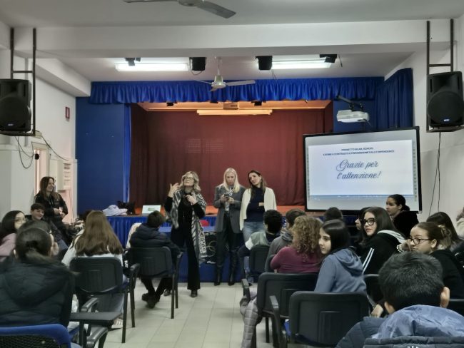 “Crescere Dritti anche quando il Vento è Forte!”. L’I.C. “F. De Roberto” contrasta le dipendenze dalle droghe