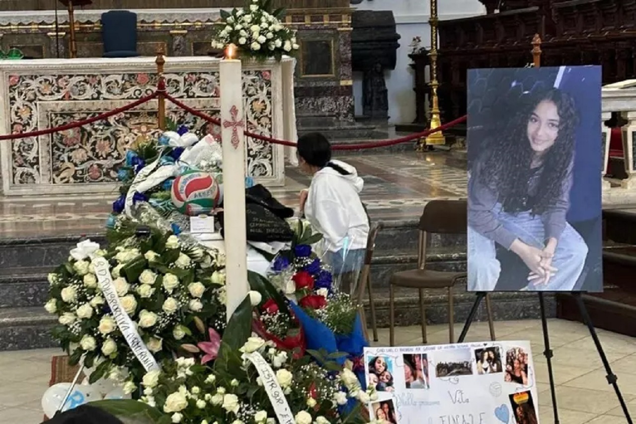 Il caso della 15enne impiccata a Piazza Armerina, parla la sorella: “2 tracce Dna maschile sulla corda” Il caso della 15enne impiccata a Piazza Armerina, parla la sorella: “2 tracce Dna maschile sulla corda”