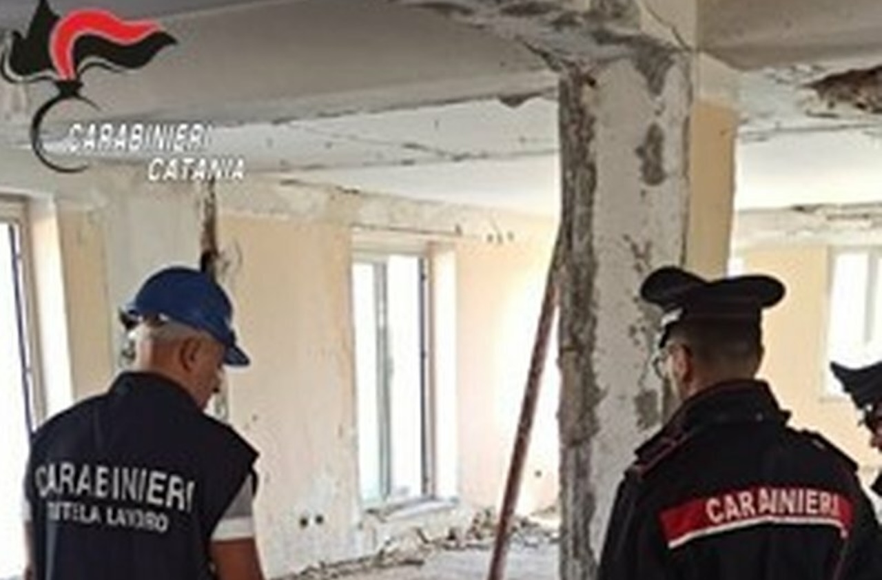 Catania, irregolarità in un cantiere di ristrutturazione: denunciati due amministratori