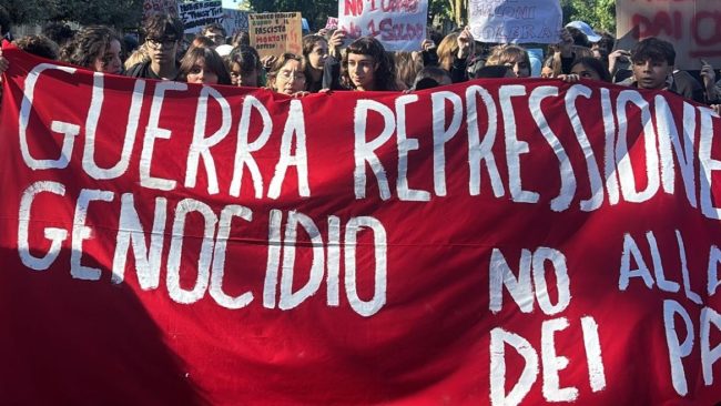 Quelle strade che fanno rumore: a Catania corteo degli studenti per la scuola e il diritto all’istruzione