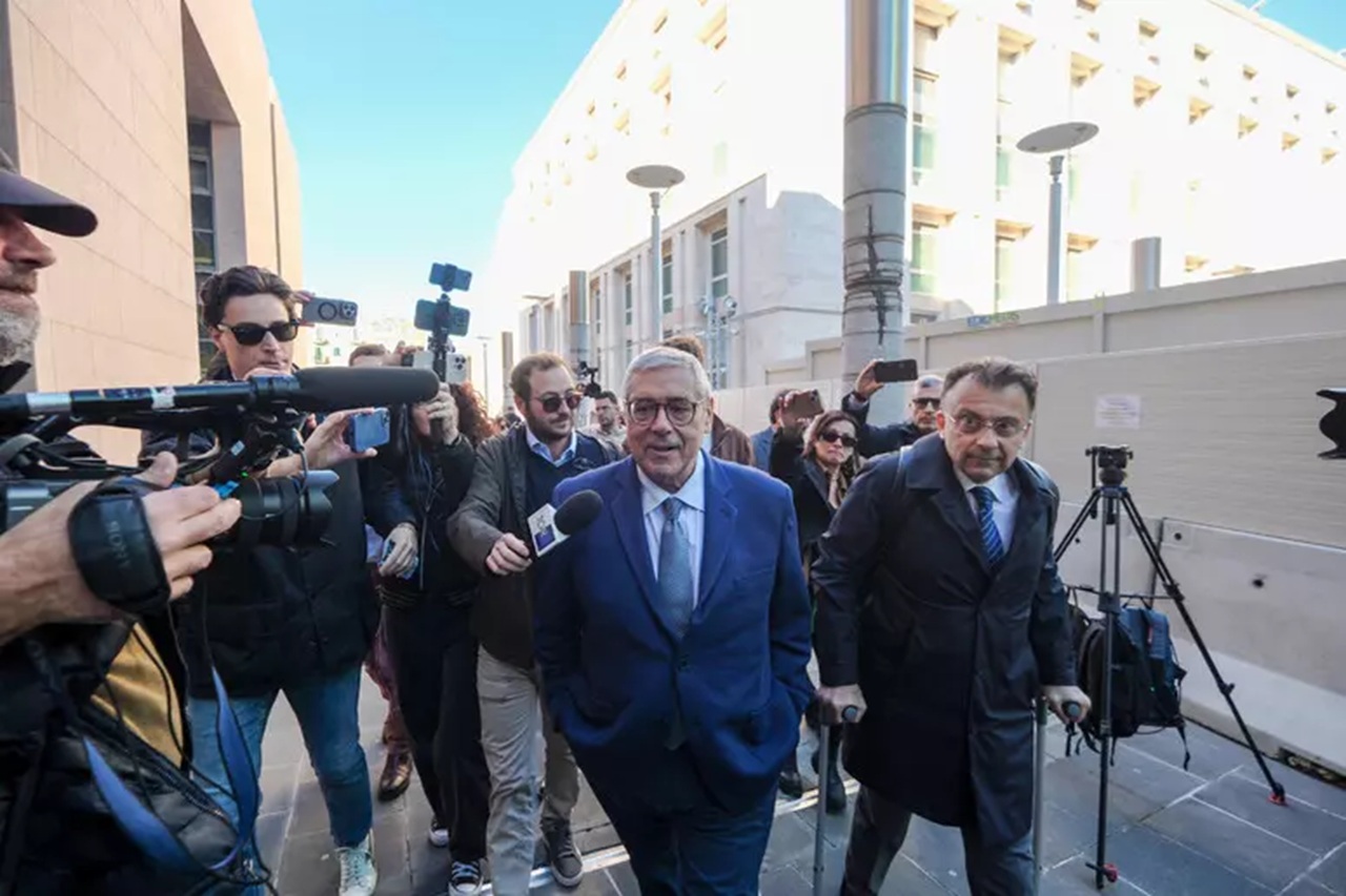 Cuffaro davanti al gip: niente risposte alle domande, solo dichiarazioni spontanee