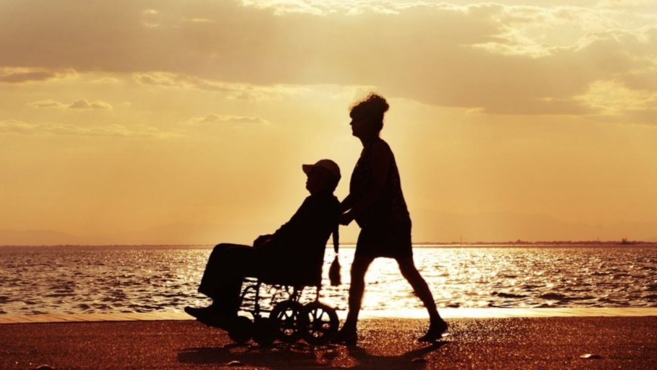 Reddito cura per i caregiver: cosa prevede la nuova proposta