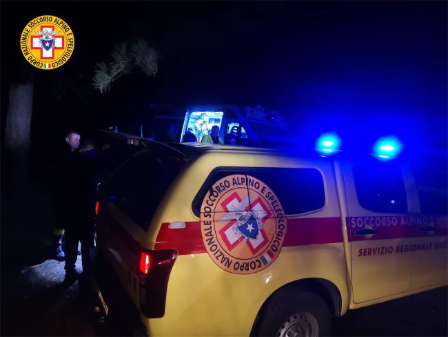 Etna, tre escursionisti bloccati dal buio nella zona “Grandi Querce”: salvati dal Soccorso Alpino