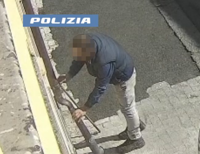 Catania, rubava pluviali in metallo per rivenderli al mercato nero: denunciato 44enne