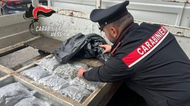 Da Villa San Giovanni con 10 chili di marijuana: corriere arrestato a Messina