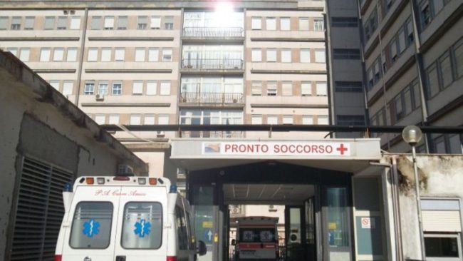 Parte un colpo mentre pulisce il fucile e si spara a una gamba: dramma per un uomo di Barrafranca