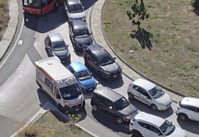 La “sbarra” della discordia: ancora disagi alla viabilità vicino l’ospedale San Marco