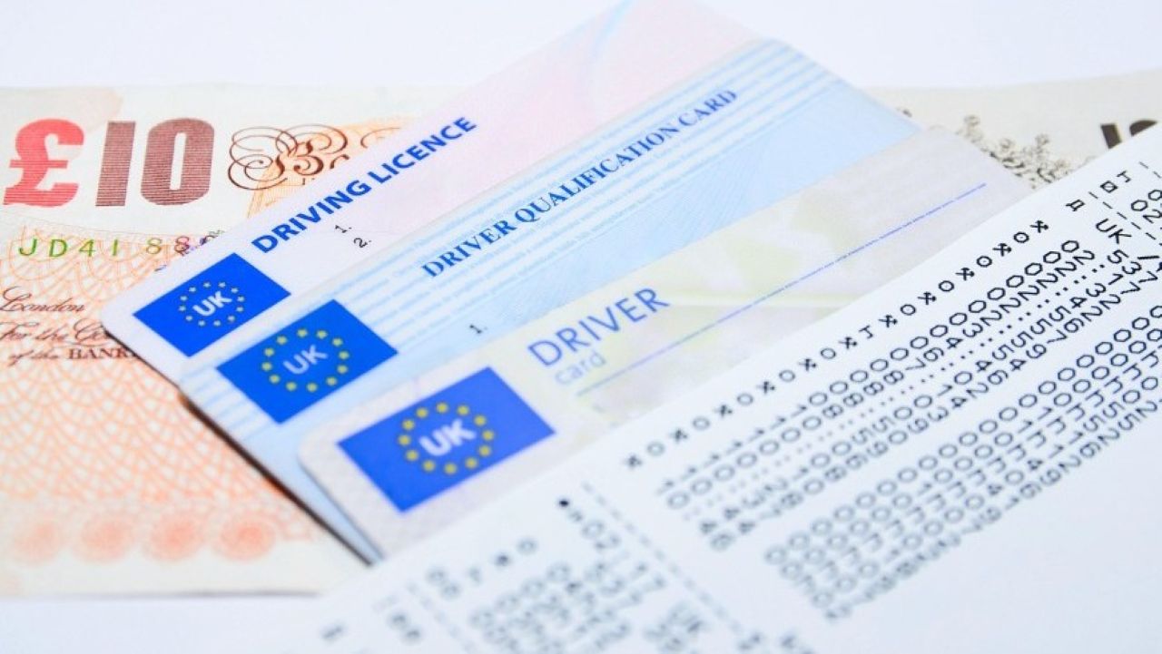 La patente di guida “cambia volto”: rincari in Italia. Novità anche da Bruxelles