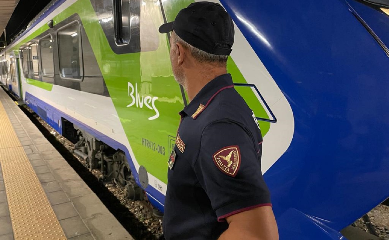 Aggredisce donna sul treno (lo aveva già fatto a Palermo): straniero accompagnato al CPR di Torino