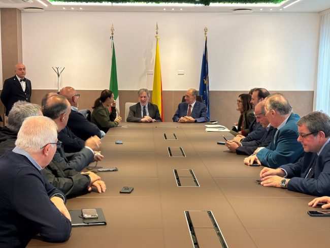Dipendenti Regionali, Schifani incontra i sindacati: “In Finanziaria le risorse per il contratto 2025-2027”