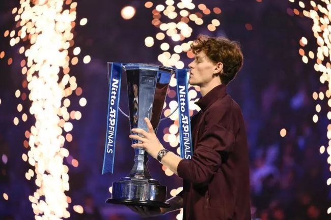 Sinner domina Torino: Alcaraz ko, è ancora lui il re delle ATP Finals