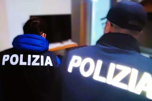 Un “pollice alzato” e una “faccina sorridente”: così gli spacciatori avvisavano i clienti a Niscemi
