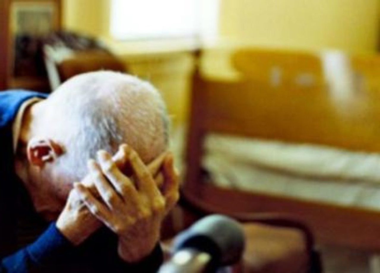 Truffe agli anziani tra Palermo e Napoli: due giovani arrestati, sequestrati 14mila euro e gioielli Truffe agli anziani tra Palermo e Napoli: due giovani arrestati, sequestrati 14mila euro e gioielli