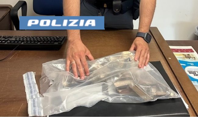 Catania, due donne trovate in via Etnea con mezzo chilo di preziosi in una busta: denunciate per ricettazione