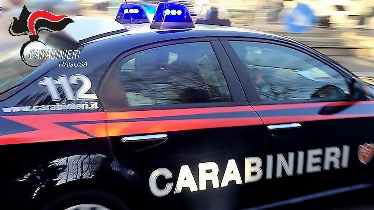 Chiedevano denaro in cambio della restituzione di un ciclomotore rubato: tre arresti a Vittoria Chiedevano denaro in cambio della restituzione di un ciclomotore rubato: tre arresti a Vittoria