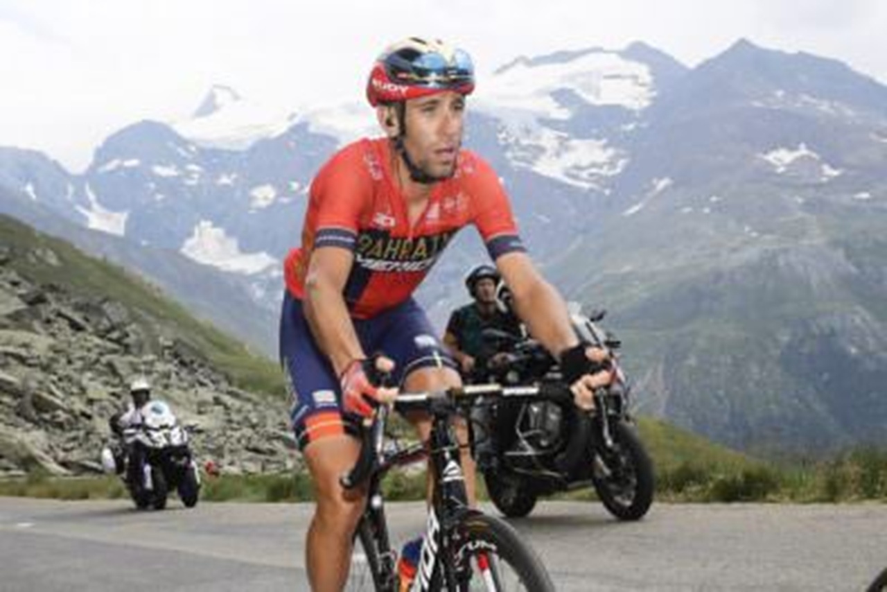 Fiamma Olimpica, Vincenzo Nibali ultimo tedoforo siciliano: Messina accoglie lo “Squalo dello Stretto”