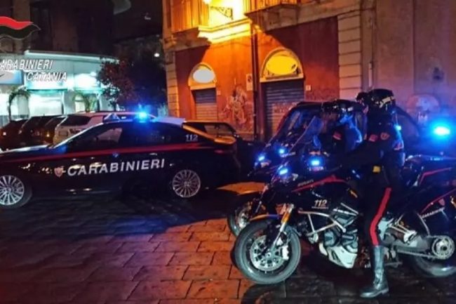 Tentano la rapina in un supermercato di Catania ma la cassaforte dice “no”