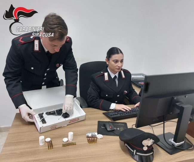 Augusta, sequestrata pistola clandestina in mano a un pregiudicato di 33 anni