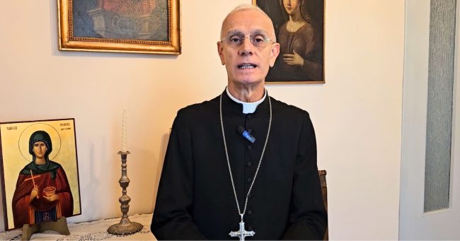 Natale, il vescovo Raspanti: “Cristo apre i cuori e ci chiama alla pace”