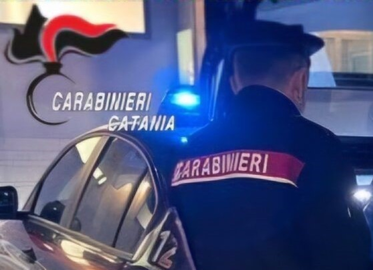 Gravina di Catania, fermato di notte senza patente e con attrezzi da cantiere: 41enne denunciato