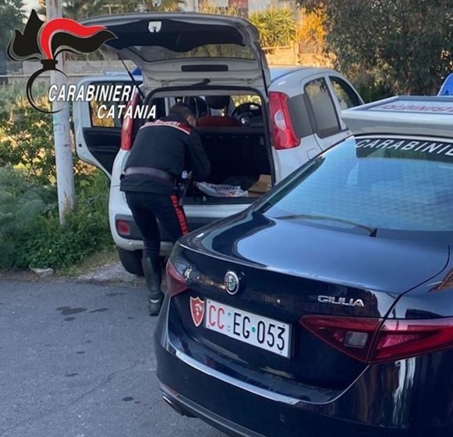 Paternò, 36enne arrestato dai Carabinieri: sorpreso con marijuana e hashish