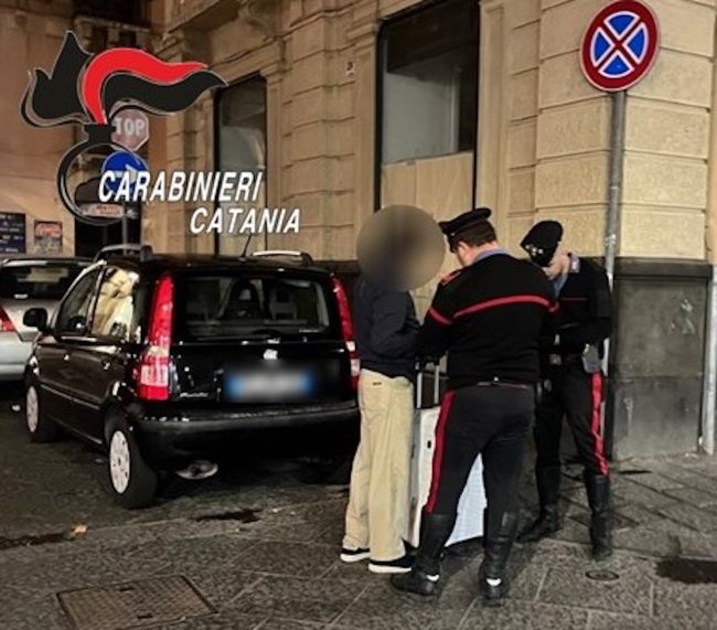 Catania, ruba un’auto ma viene beccato poco dopo: nei guai 47enne straniero