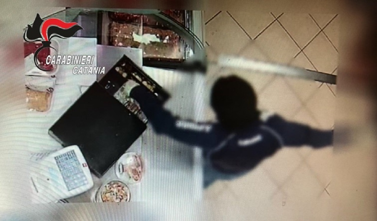 Ecco chi c’era dietro le rapine “estive” di Paternò: i nomi degli arrestati – VIDEO