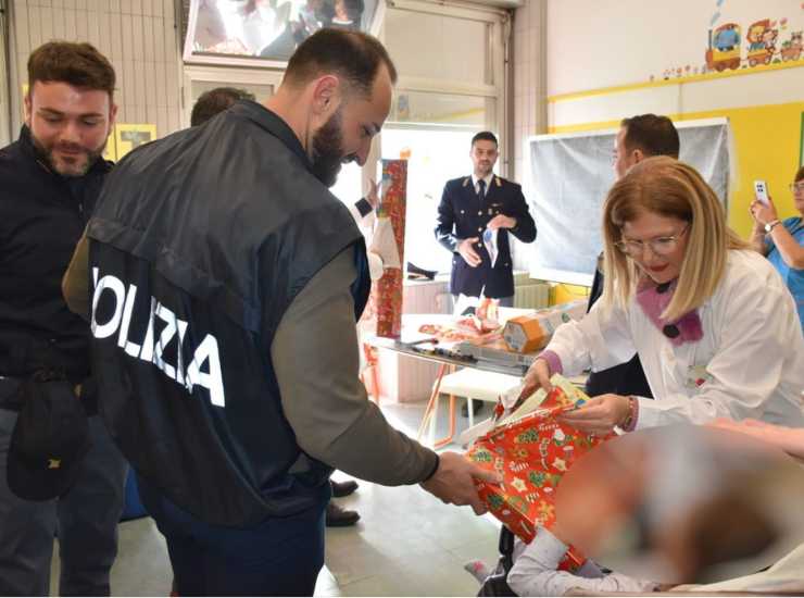 Gli agenti di Polizia all'Ospedale di Caltagirone - NewSicilia