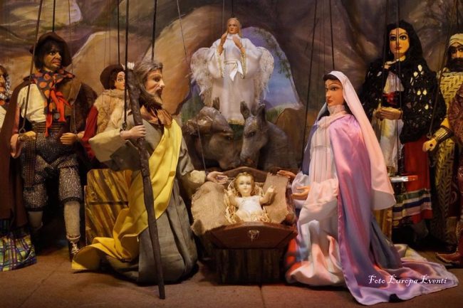 La Compagnia Arte e Pupi Fratelli Napoli racconta “La nascita di Gesù bambino”