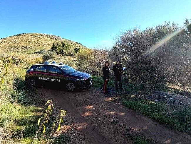 Scoperta discarica fantasma nel Palermitano: due uomini denunciati per roghi e smaltimenti illeciti