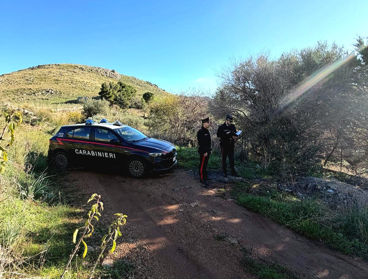 Scoperta discarica fantasma nel Palermitano: due uomini denunciati per roghi e smaltimenti illeciti