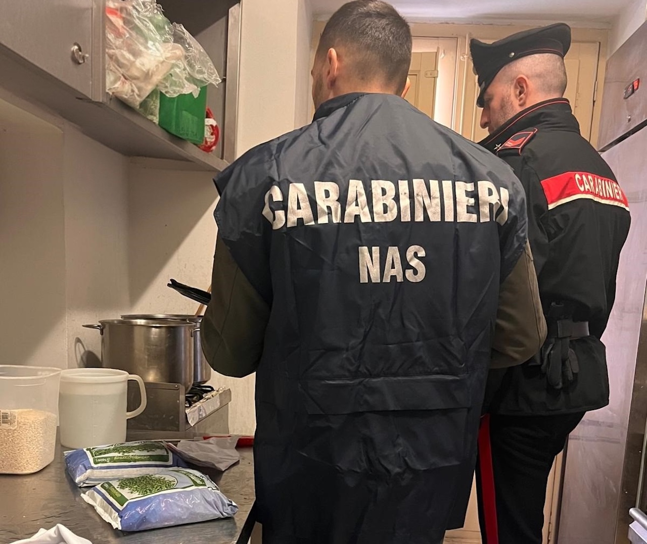 Trabia, bar sotto sequestro: denunciato il titolare. Lavoratori in nero e carenze igienico-sanitarie