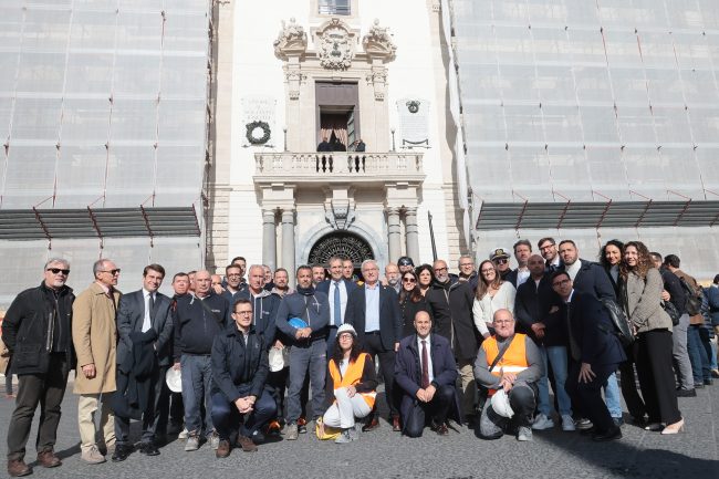 Svelato il prospetto restaurato di Palazzo degli Elefanti: il volto autentico del Municipio di Catania torna a splendere