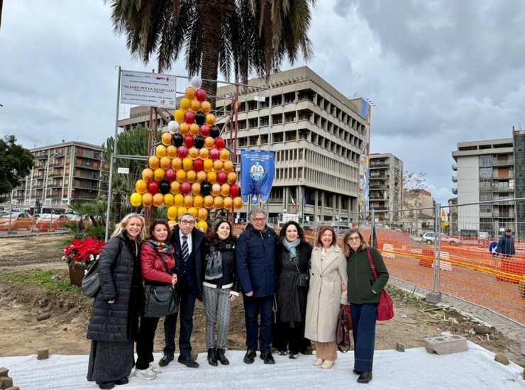 Inaugurato l'Albero per la Sicurezza in Piazza della Repubblica - NewSicilia