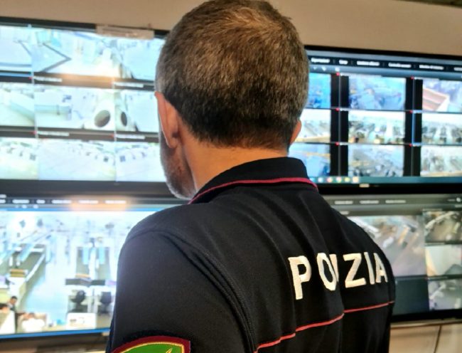Catania, ruba lo smartwatch al passeggero di aereo ma viene beccato