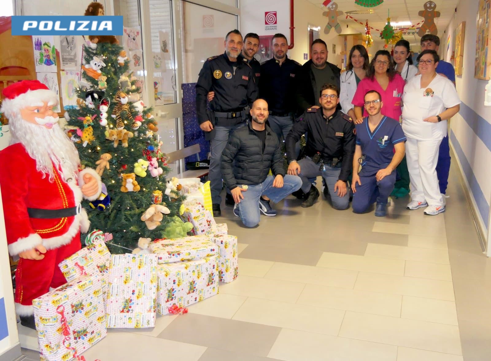 Natale di solidarietà a Vittoria: la Polizia di Stato in visita ai piccoli pazienti dell’ospedale Guzzardi