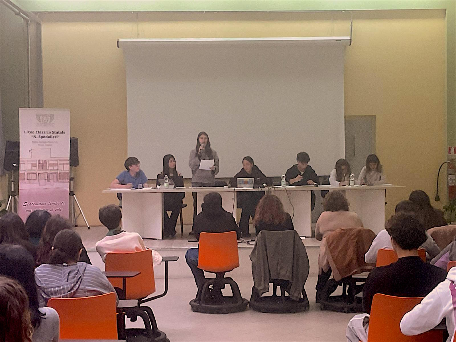 Il Liceo “N. Spedalieri” ospita un debate per confrontarsi argomentando Il Liceo “N. Spedalieri” ospita un debate per confrontarsi argomentando