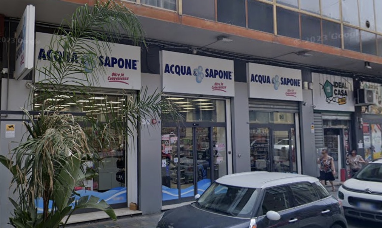 Catania, rapina in un negozio “Acqua & Sapone” di via Milano: banditi in fuga con mille euro