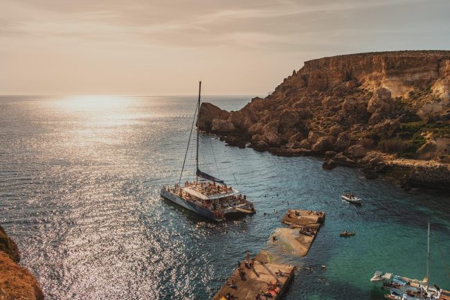 “Asse” Malta-Sicilia a bordo di un catamarano: arrestato latitante catanese 41enne