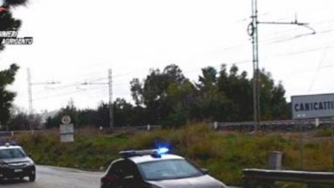 Canicattì, 35enne trovato morto tra le lamiere di due camion