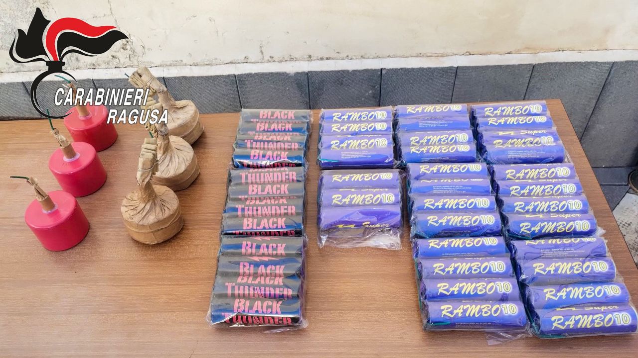 Casa “esplosiva” a Scicli, oltre 100 chili di fuochi d’artificio: due denunce
