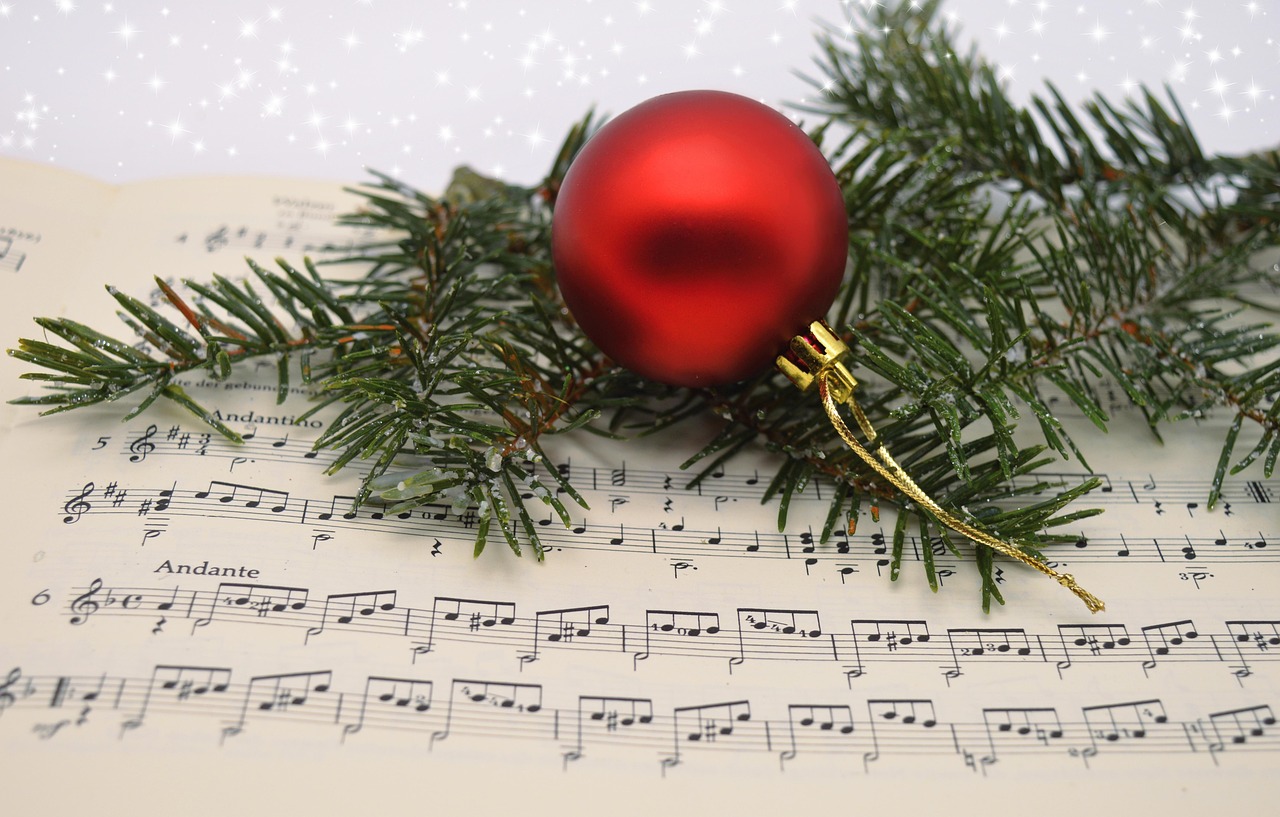 Natale in musica: le canzoni più belle e ascoltate che accompagnano le feste