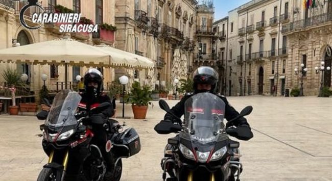 Dall’arresto per rapina alle multe per i venditori: l’intervento nel Siracusano