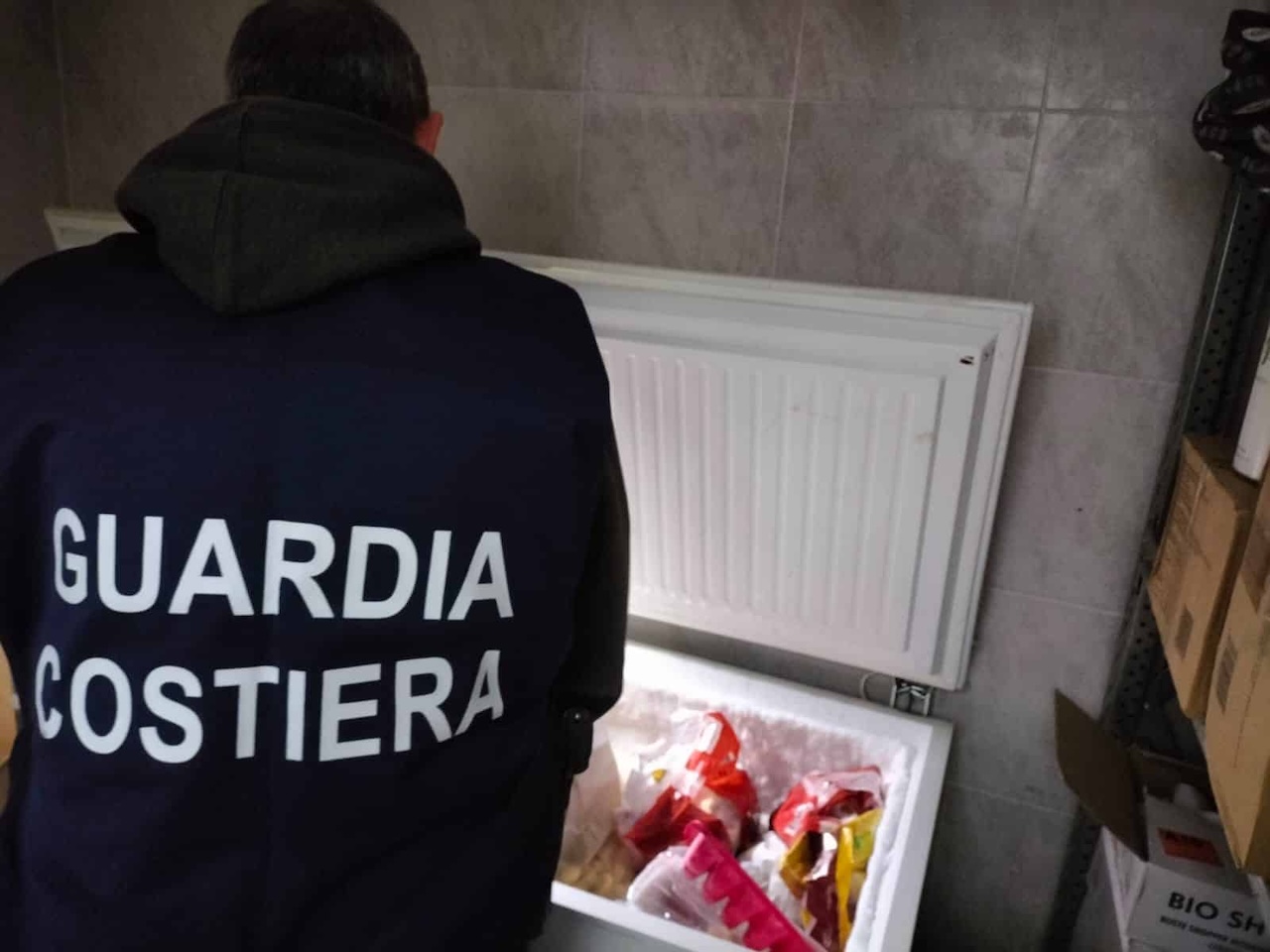 Scarichi idrici irregolari e pesce scaduto: chiuso un ristorante a Siracusa per carenze igienico-sanitarie