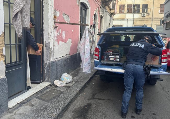 Casa “esplosiva” a Catania: sequestrati 155 kg di fuochi d’artificio, fermato un 47enne – VIDEO