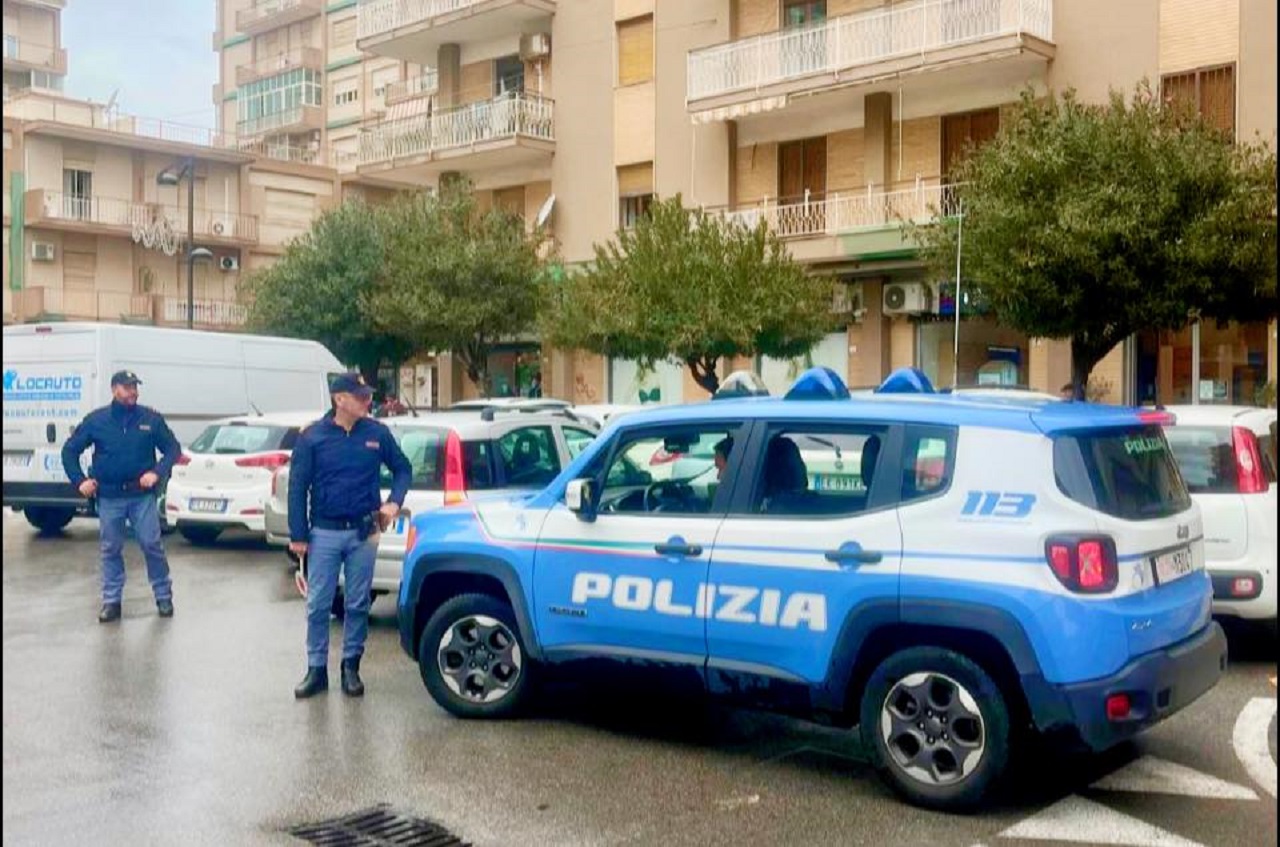 Compra i regali di Natale e gli rubano l’auto, arrestato un 32enne a Priolo Gargallo