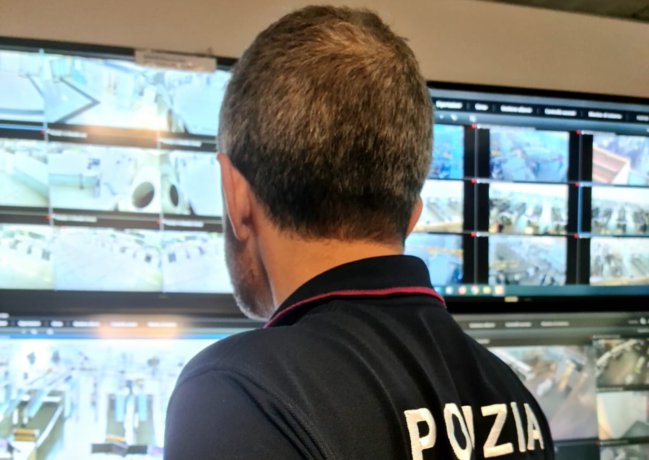 Coppia ruba 700 euro a un passeggero all’aeroporto di Catania: individuati e denunciati