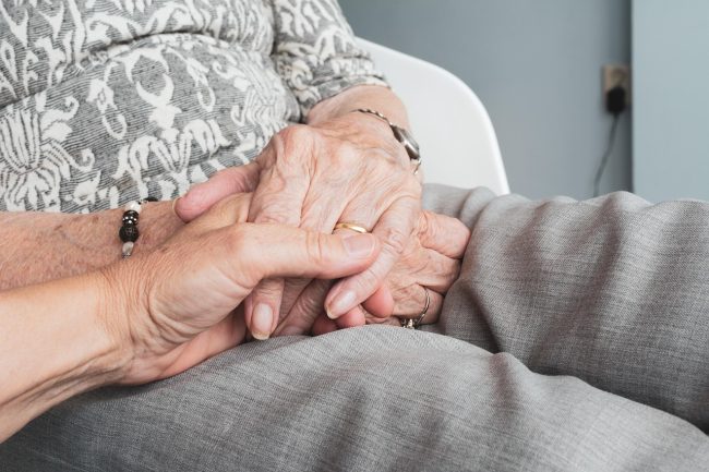 Bonus over 70, sconti ed esenzioni per tendere una mano agli anziani in difficoltà