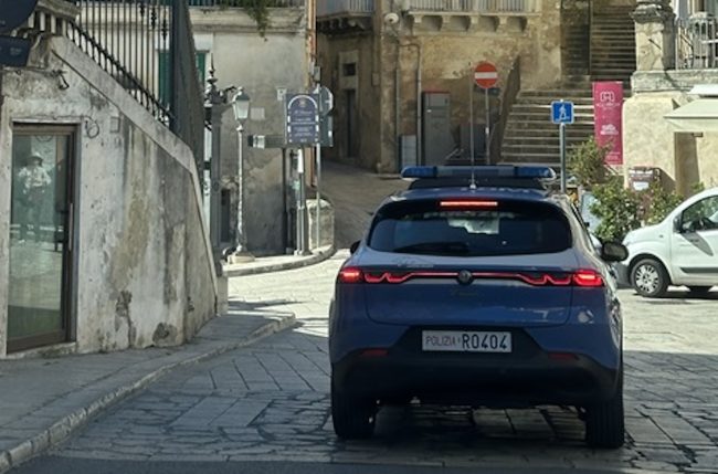 Ragusa, violenze alla compagna sotto gli occhi della figlia: 36enne allontanato da casa